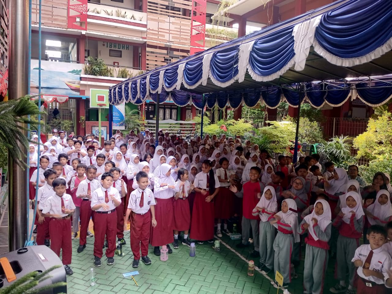 KAREDOK (Kreasi Aksi Rekreasi Dongeng Keliling)